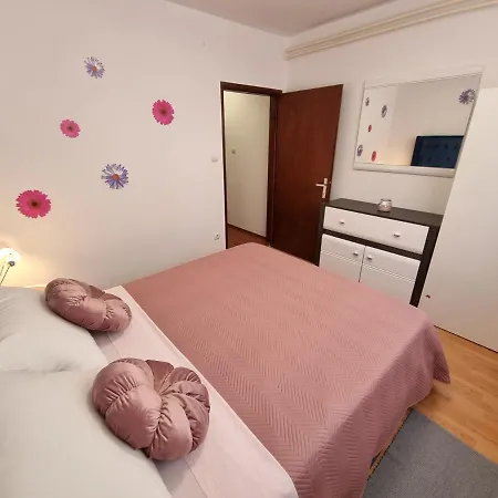 Dijana With Terrace Apartamento Crikvenica