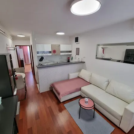 Dijana With Terrace Apartamento *